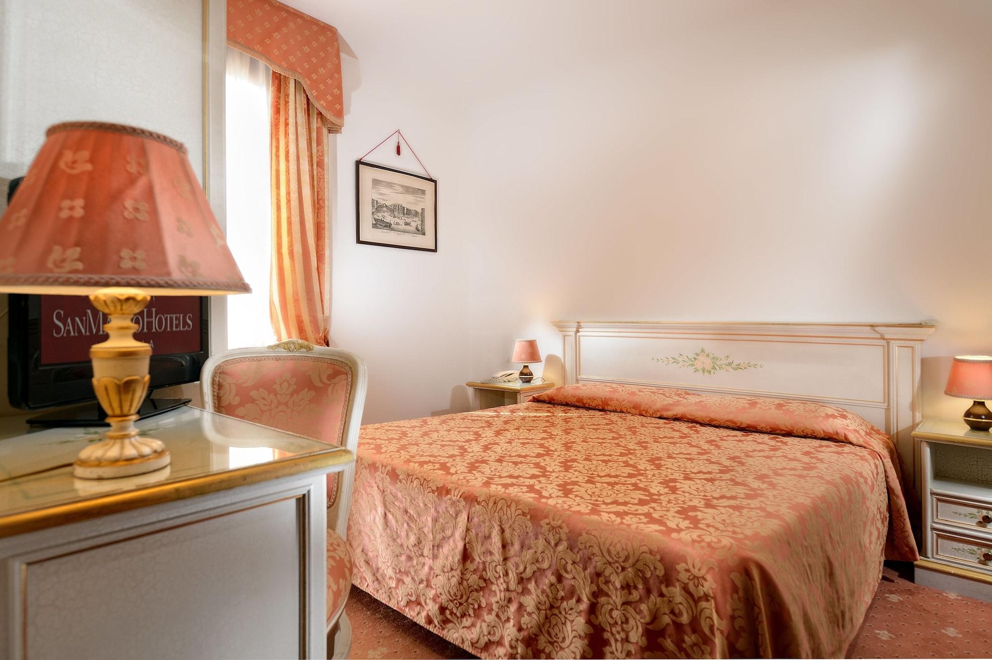 Hotel Ambassador Tre Rose Venice