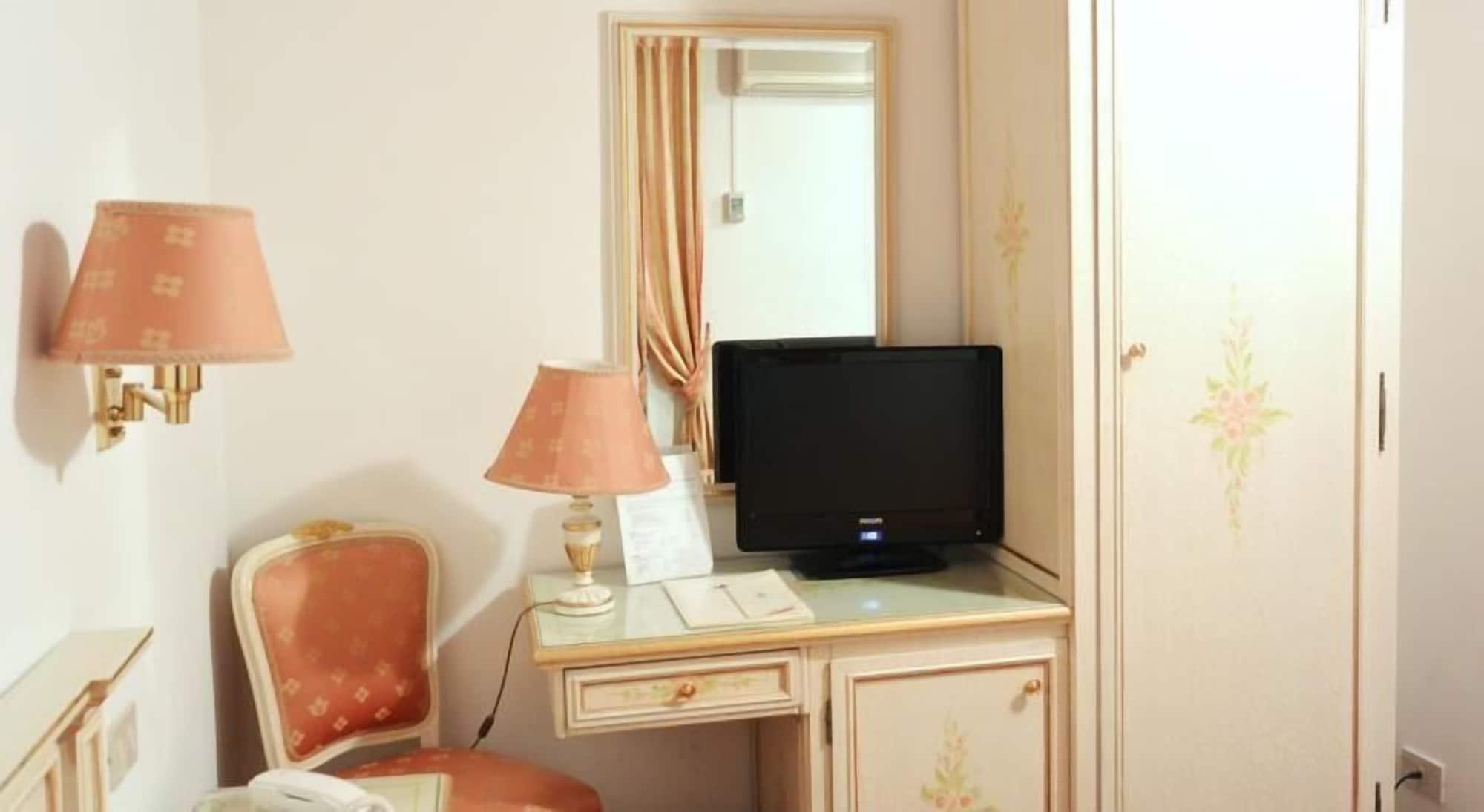 Hotel Ambassador Tre Rose 3*