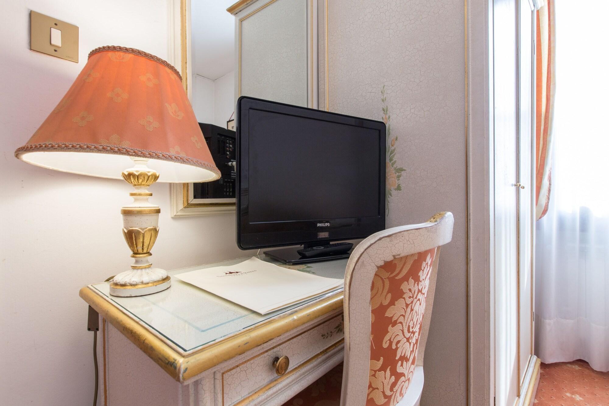 Ambassador Tre Rose Hotel 3*