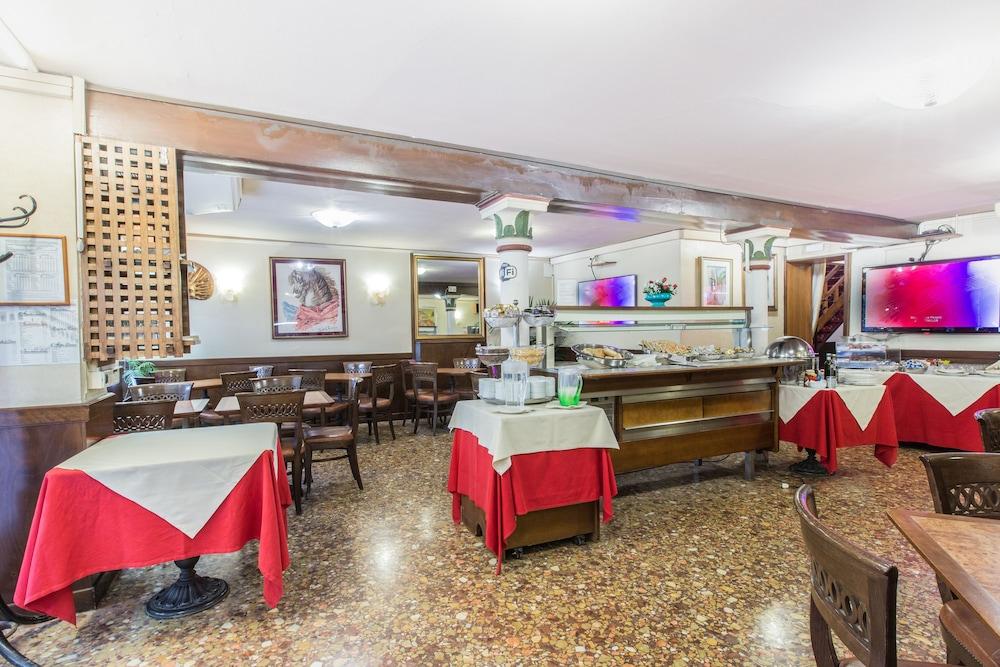 Hotel Ambassador Tre Rose Venice
