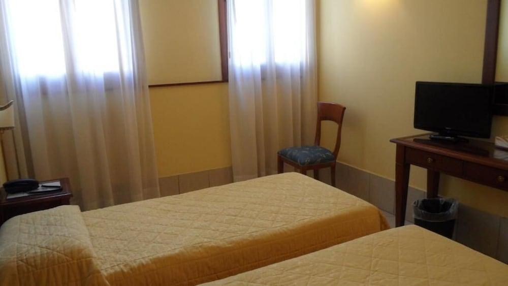 Alloggi Marinella Pensão