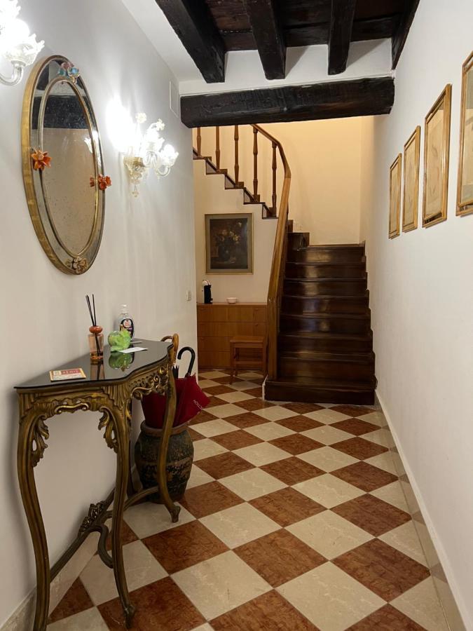 The House On The Canal * Veneza