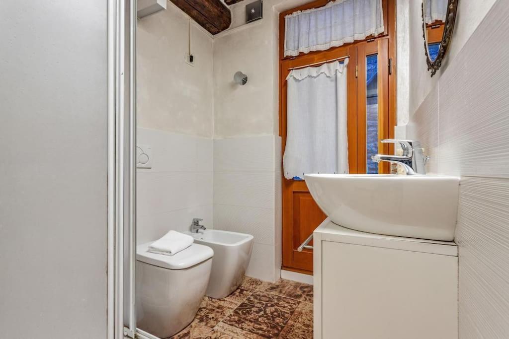 Riva Di Biasio & Sestiere Santa Croce X4 * Venice