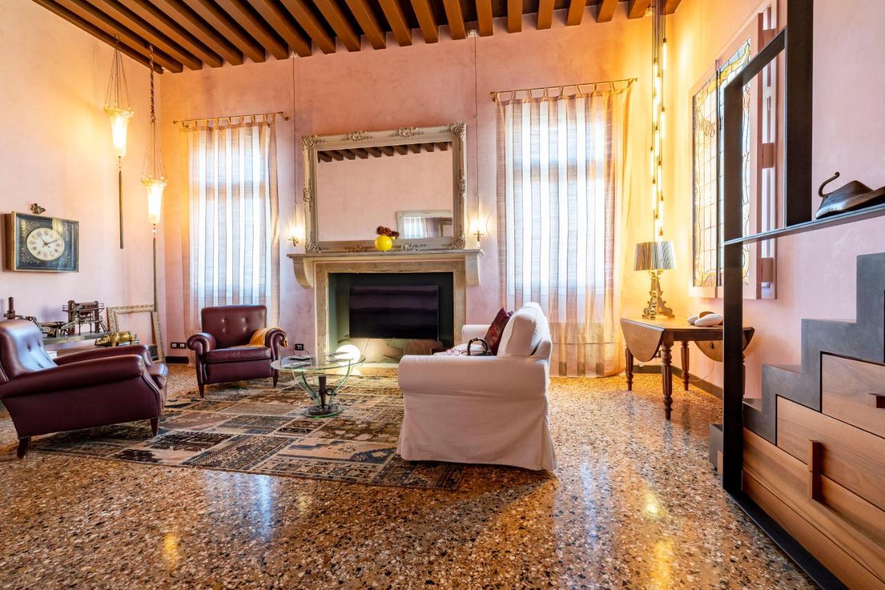 Gio Ponti's Flat In 027042-loc-11349 Venice