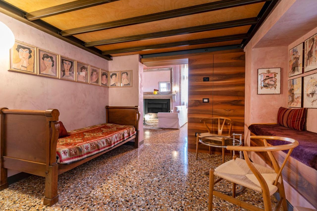 Gio Ponti's Flat In 027042-loc-11349 Venice