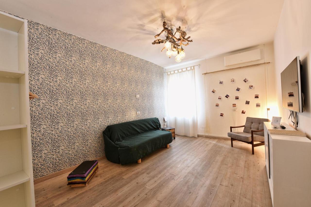 Al Piano - Away From Apartamento
