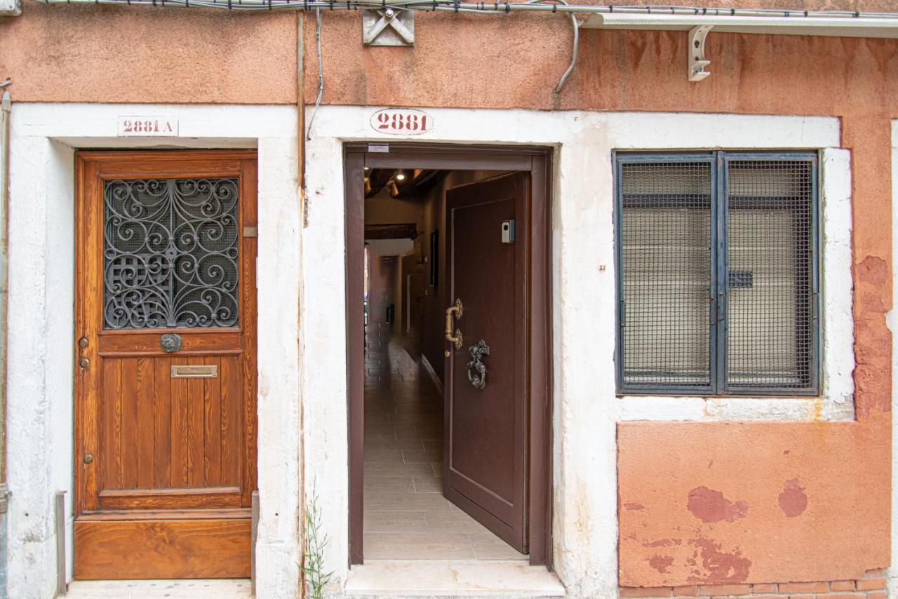 Ca' Leoncino - Canal Front Apartment *