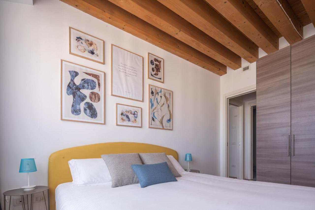Mazzoni R&r * Venice