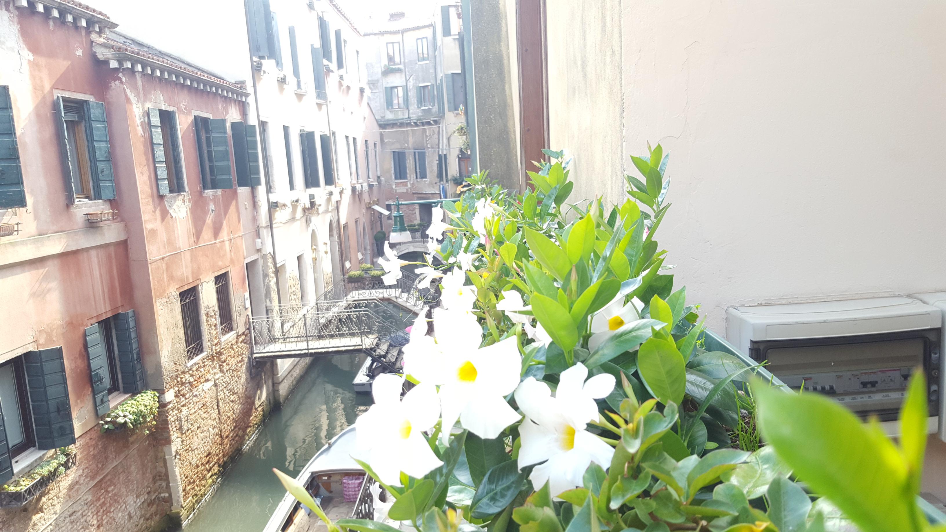 Canal Hotel