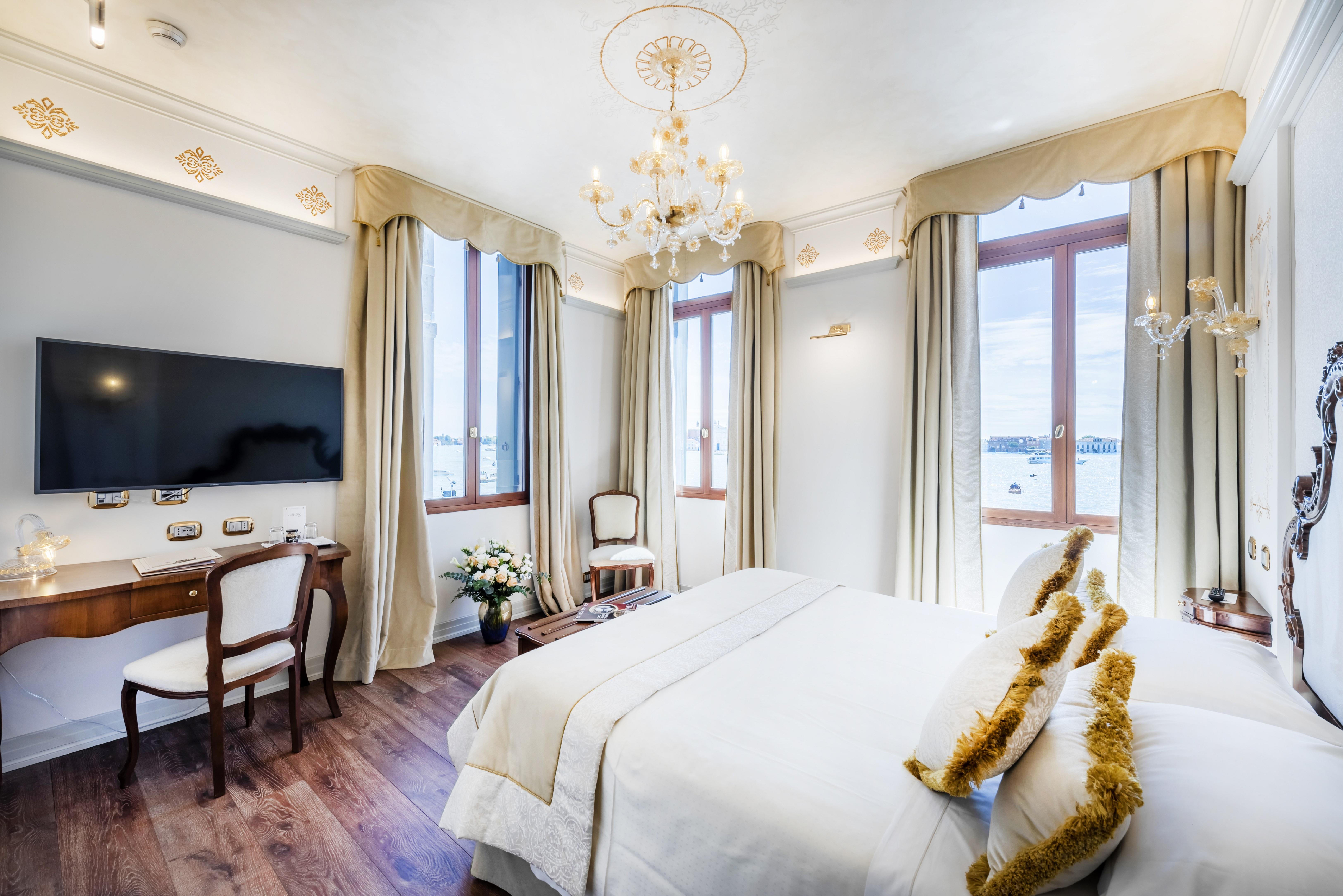 Monaco & Grand Canal Hotel