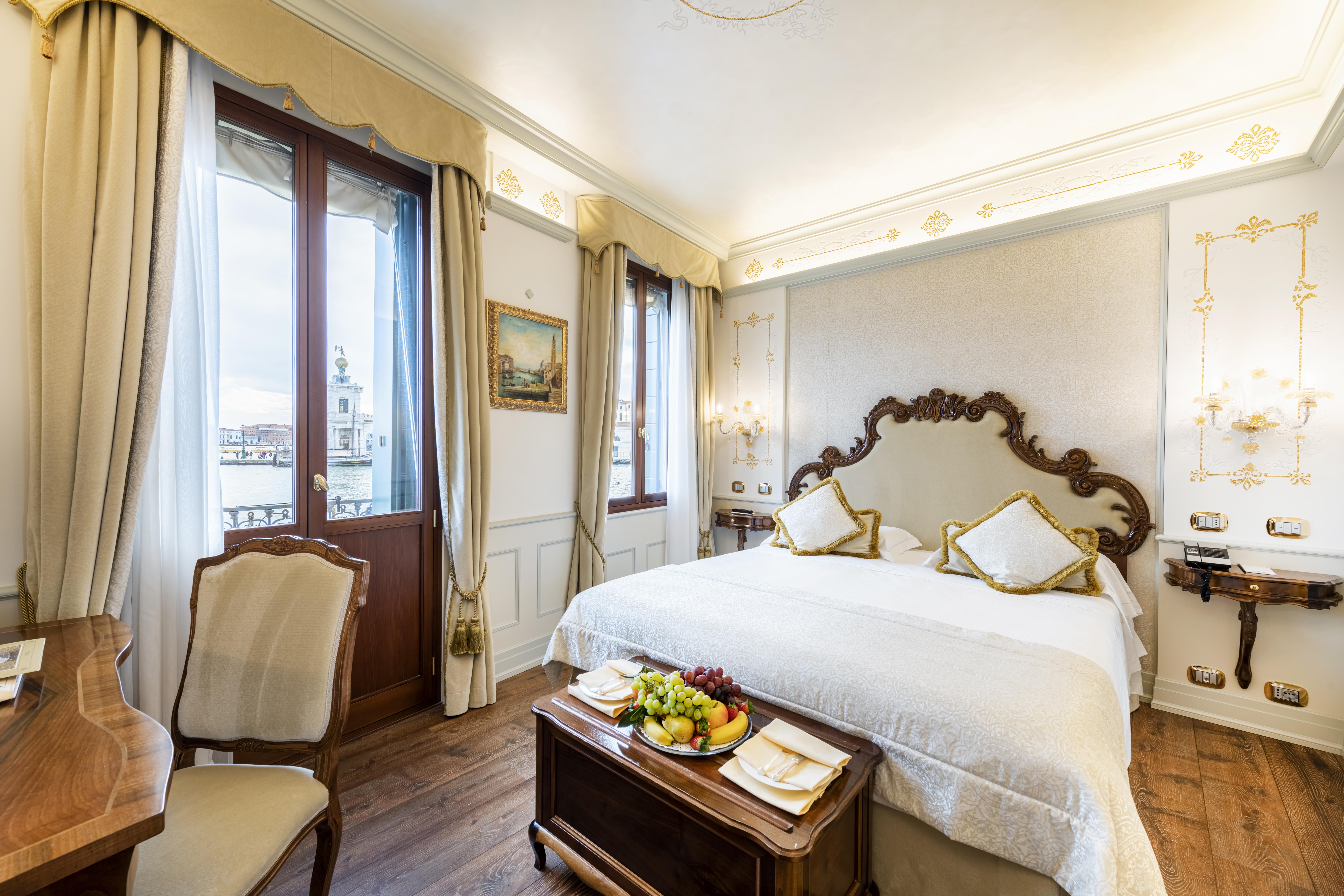 Hotel Monaco & Grand Canal 4*