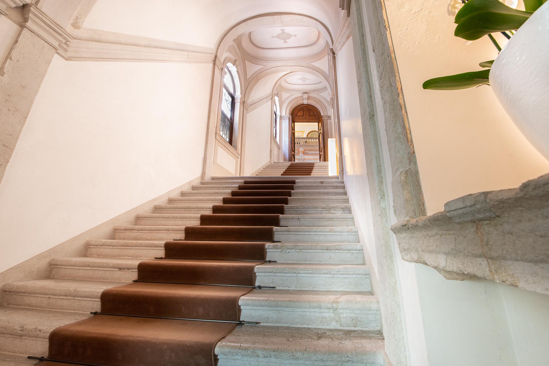Monaco & Grand Canal Hotel