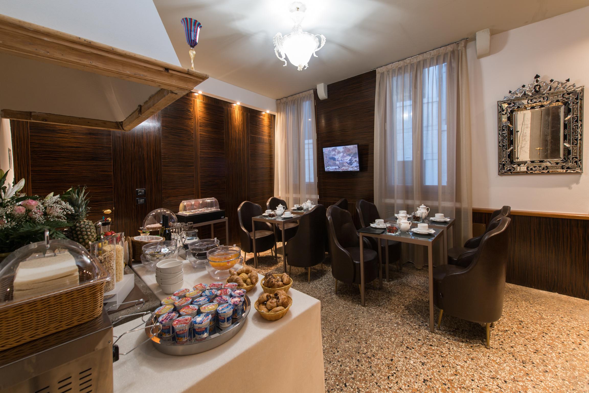 Locanda Leon Bianco On The Grand Canal Guest house