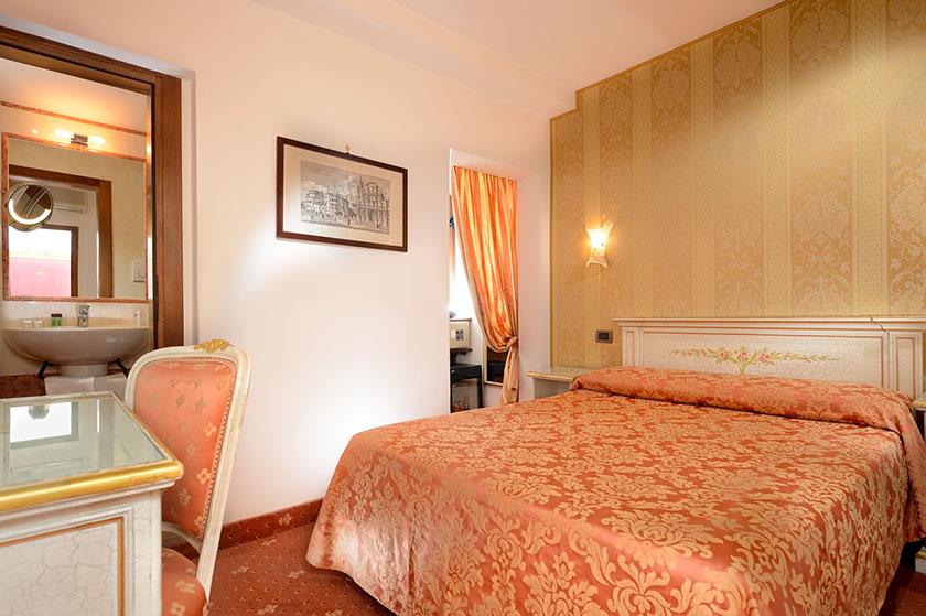 Ambassador Tre Rose Hotel