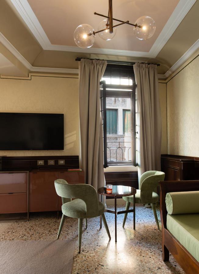Eight Veneza