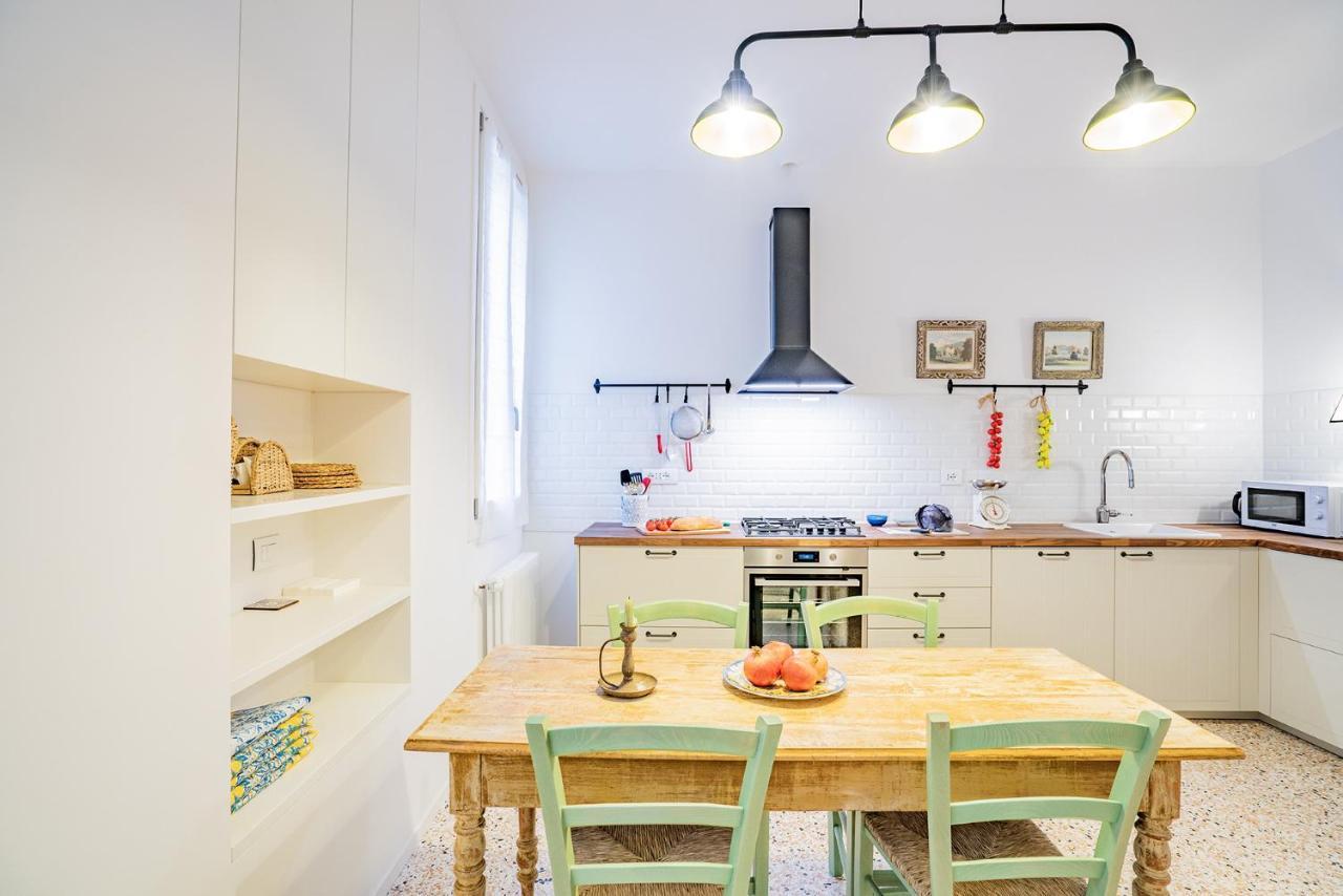 Ca' San Beneto Completely Refurbished In A Fabulously Area * Venice