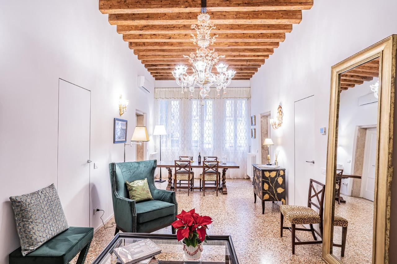 Apartment Ca' San Beneto Completely Refurbished In A Fabulously Area