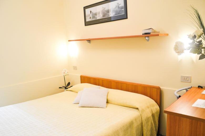 Santa Lucia Hotel *