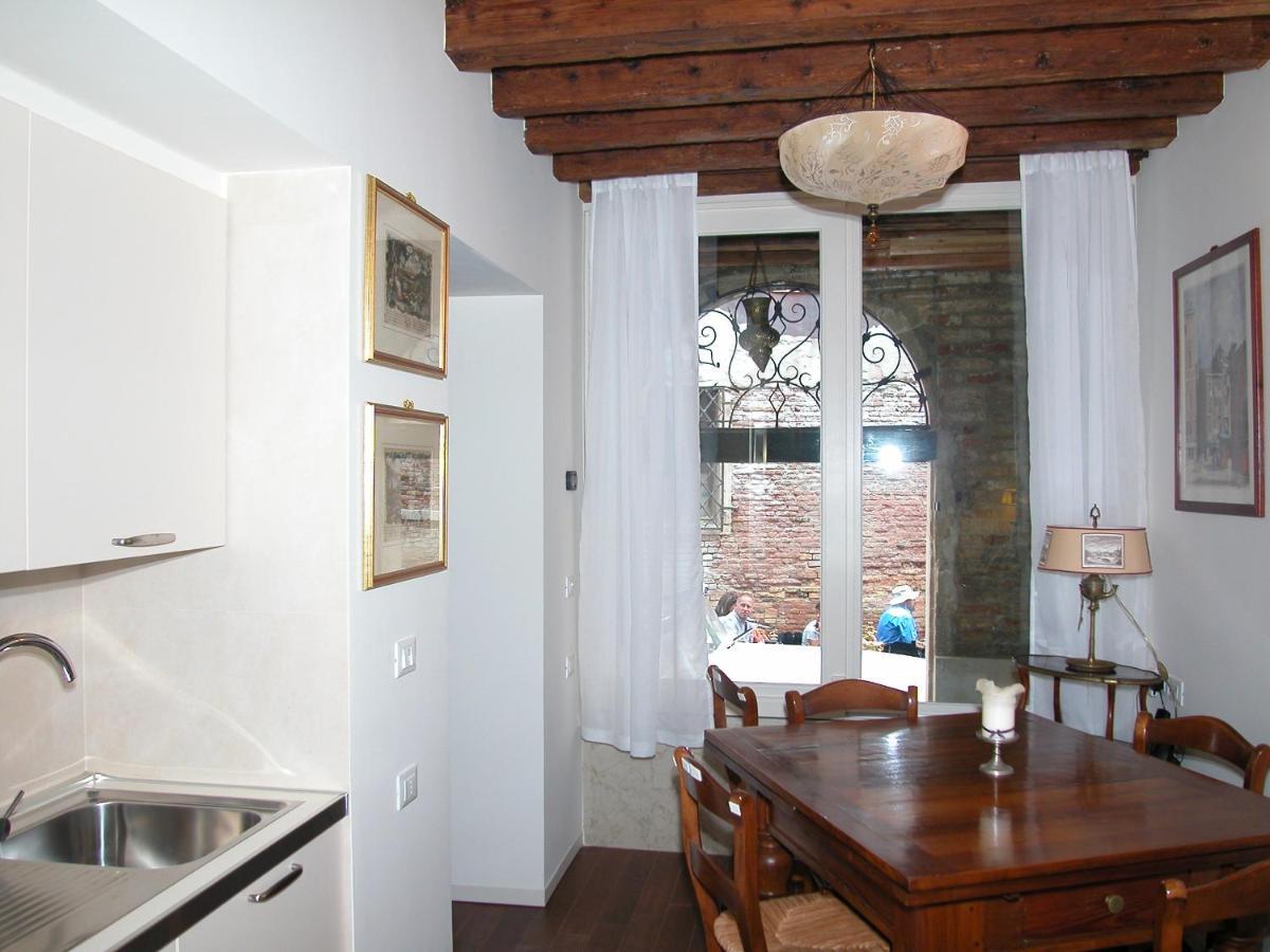 Apartment Al Pozzo Dei Scoacamini, 100 M From San Marco, Ground Floor Venice