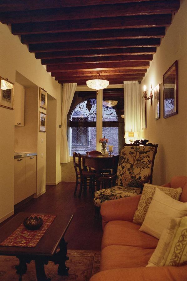 Apartment Al Pozzo Dei Scoacamini, 100 M From San Marco, Ground Floor Venice
