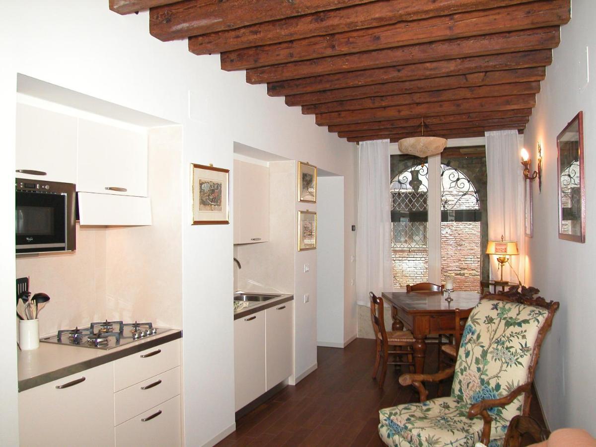 Al Pozzo Dei Scoacamini, 100 M From San Marco, Ground Floor Apartment