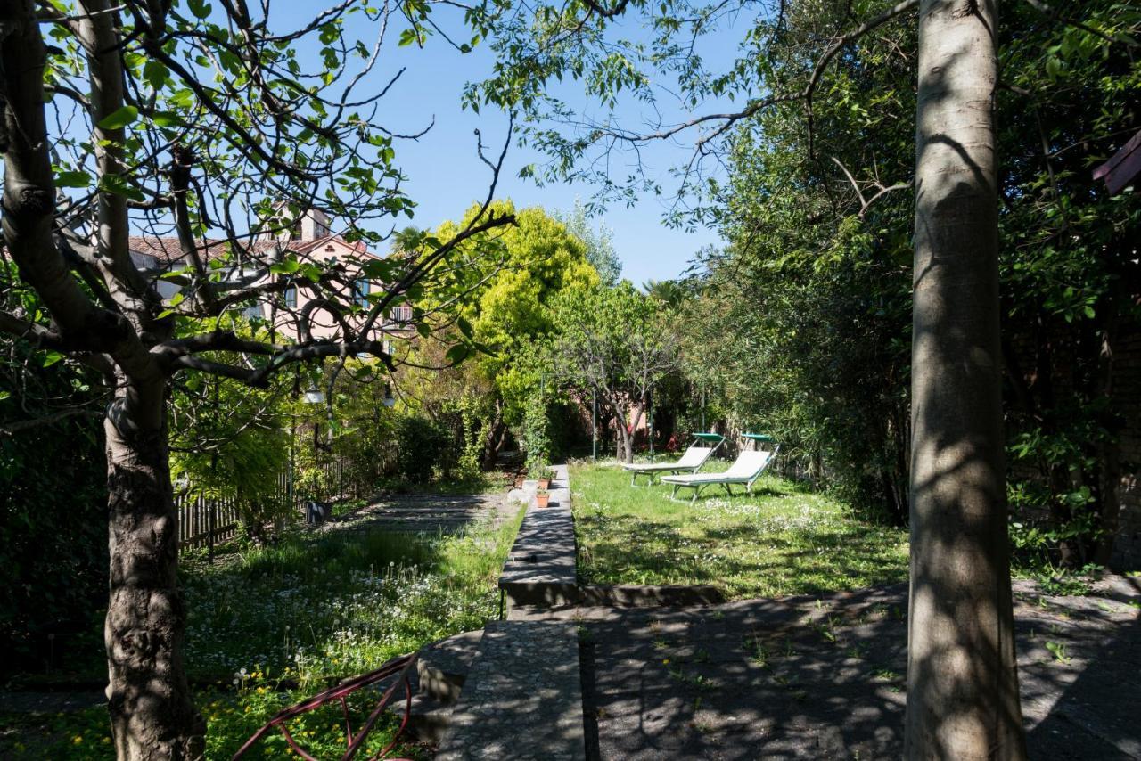 Secret Garden Apartment *