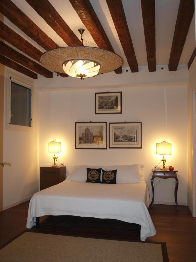 Apartment Al Pozzo Dei Scoacamini, 100 M From San Marco, Ground Floor *