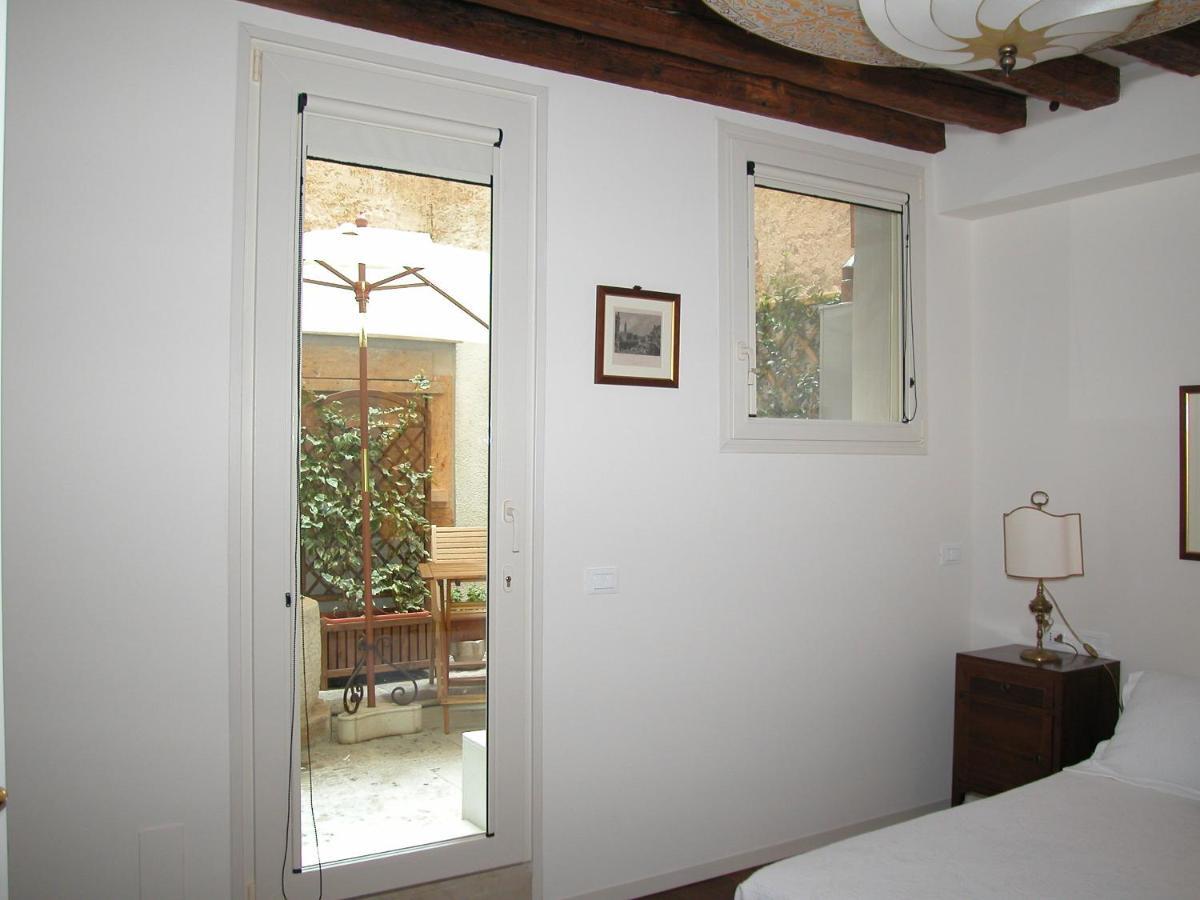 Al Pozzo Dei Scoacamini, 100 M From San Marco, Ground Floor Apartment *