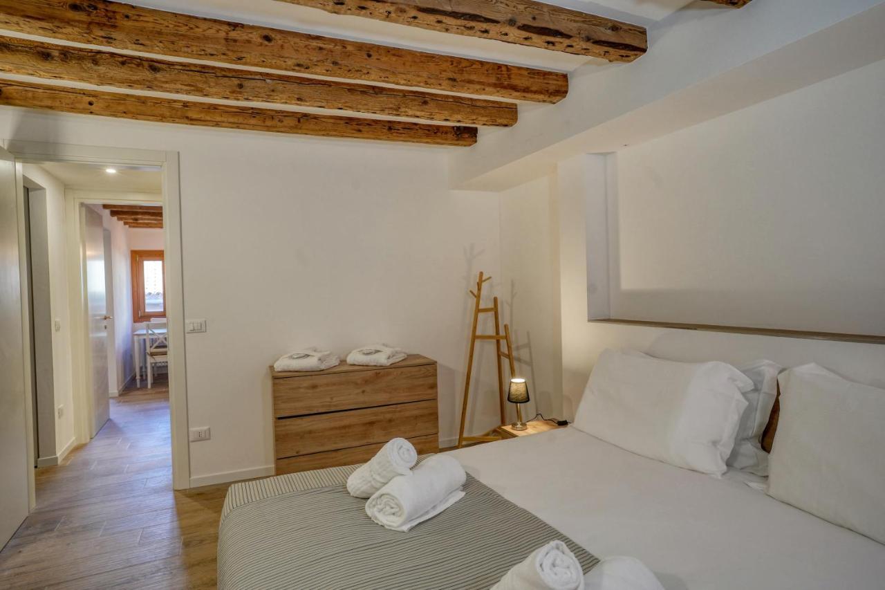 Ecco Apartment