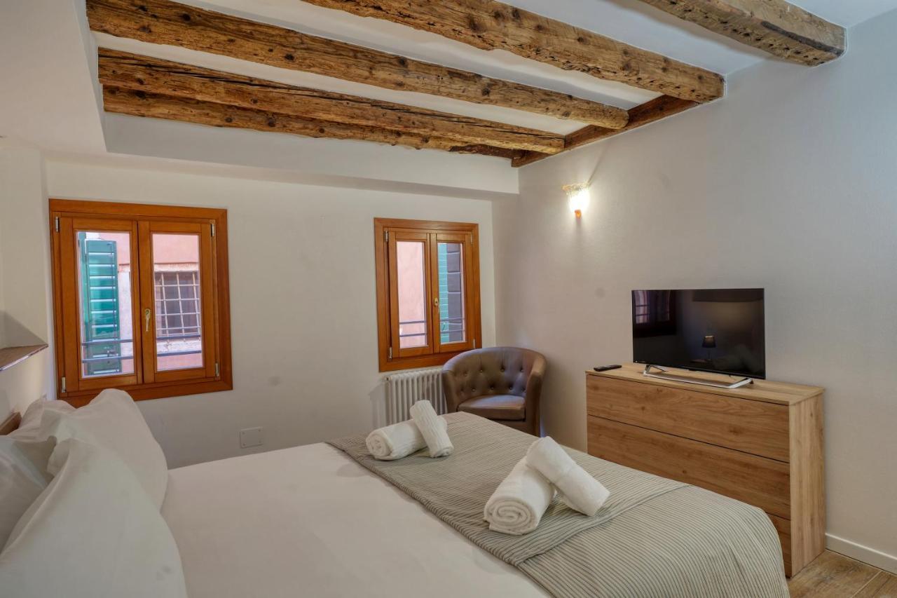 Ecco Apartment