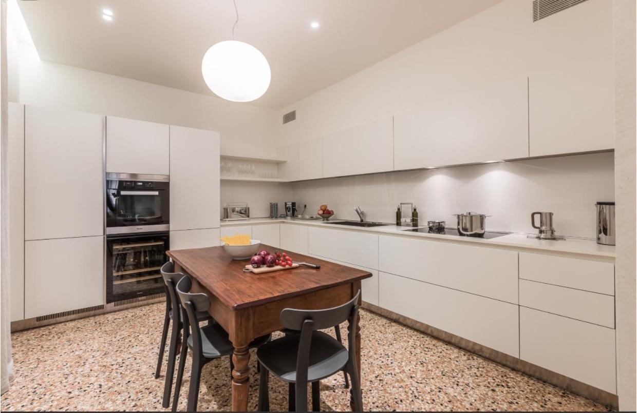 Scaleter - A Fine Luxury In Palazzo With Canal View Venice
