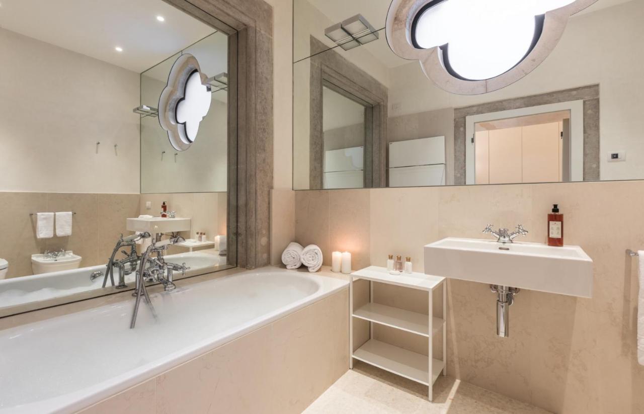 Scaleter - A Fine Luxury In Palazzo With Canal View Apartment Venice