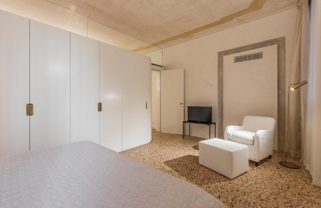 Scaleter - A Fine Luxury In Palazzo With Canal View Apartment