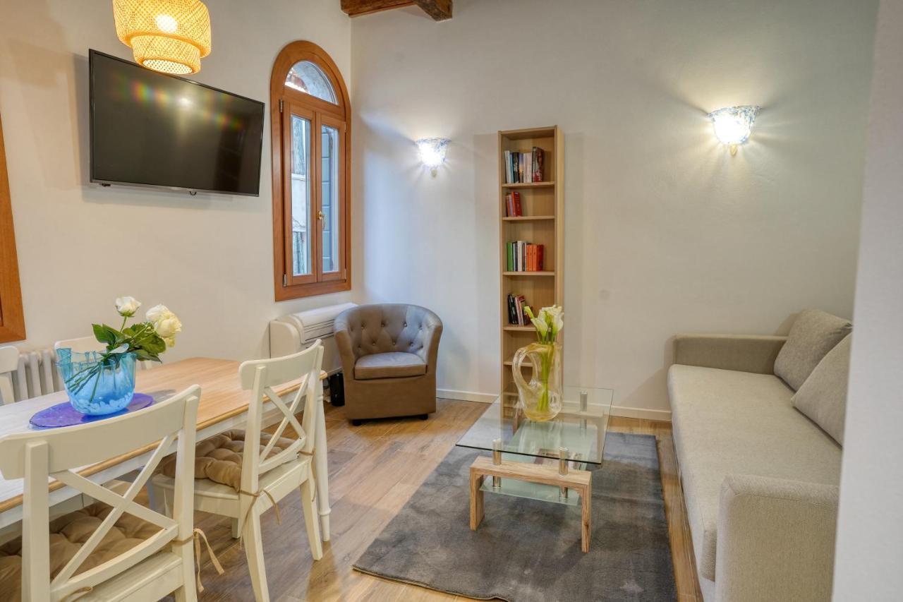 Ecco Apartment *