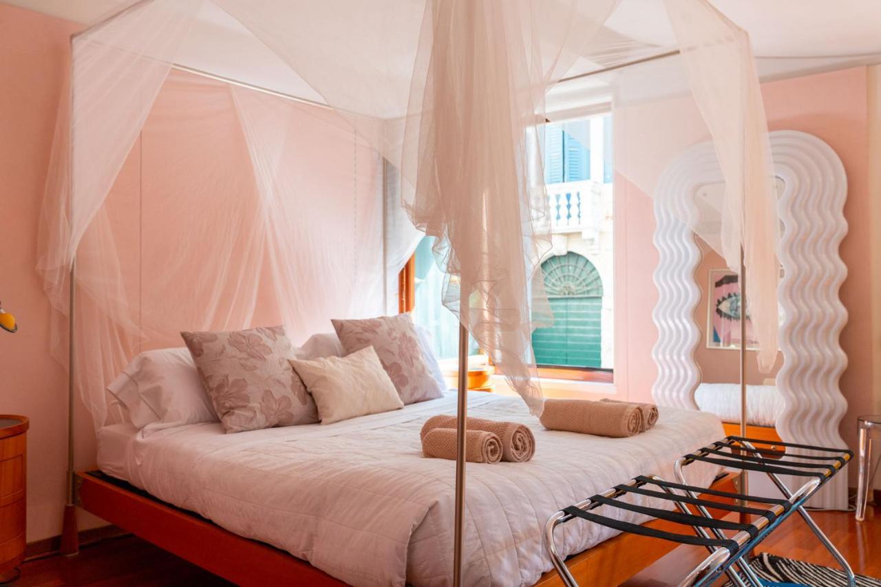 Holiday home Casa Flavia Ai Morosini - Luxury With Canal View Venice