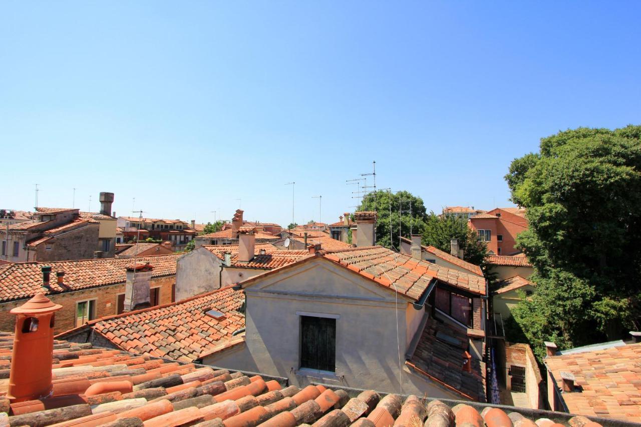 Degli Artisti Apartment