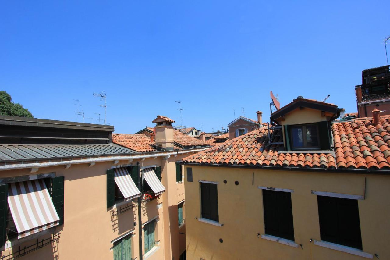 Degli Artisti *