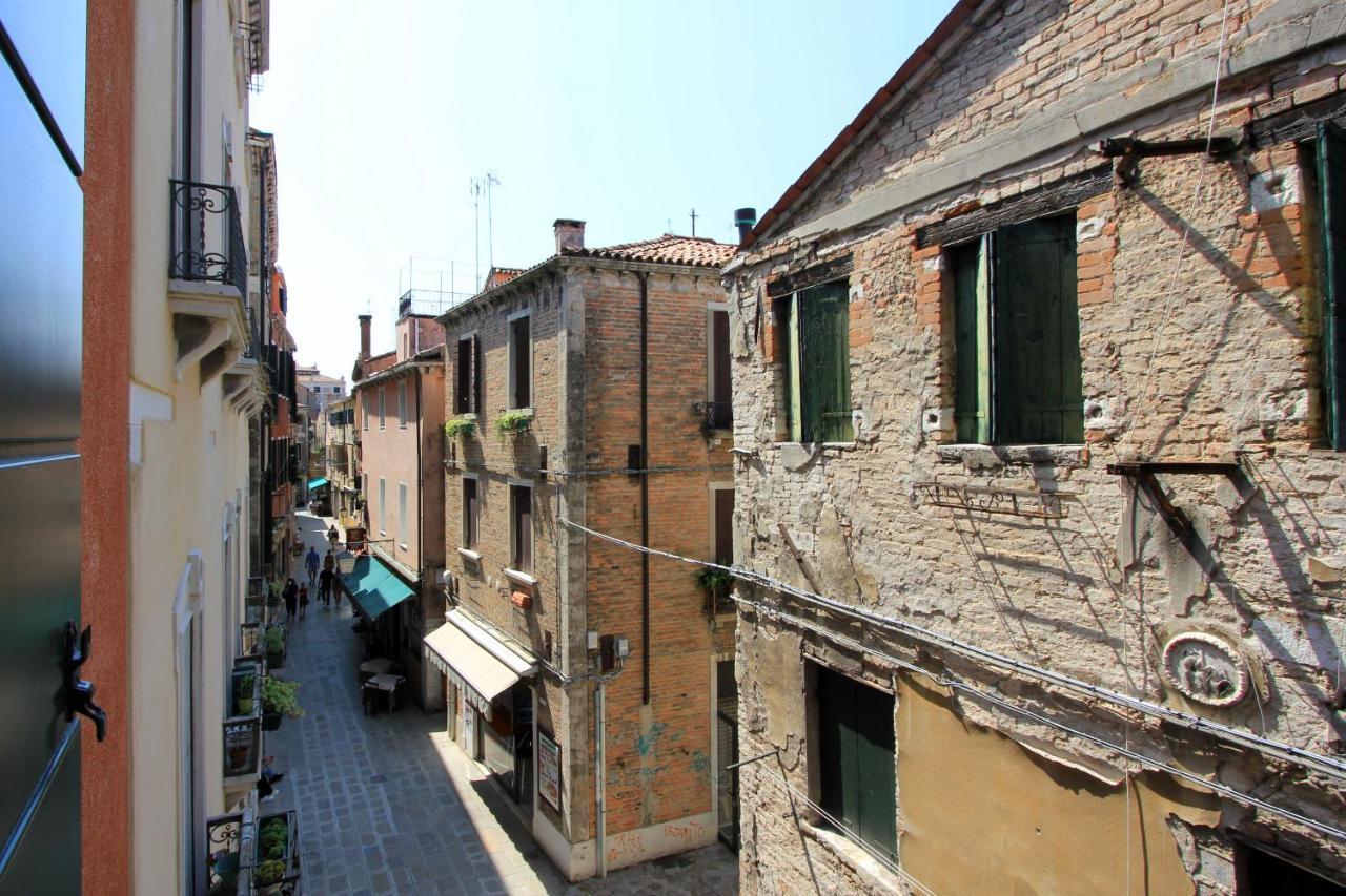 Degli Artisti Apartment
