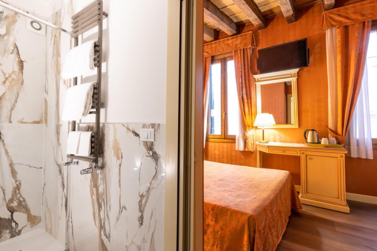 Lanterna Di Marco Polo Bed & Breakfast 3*
