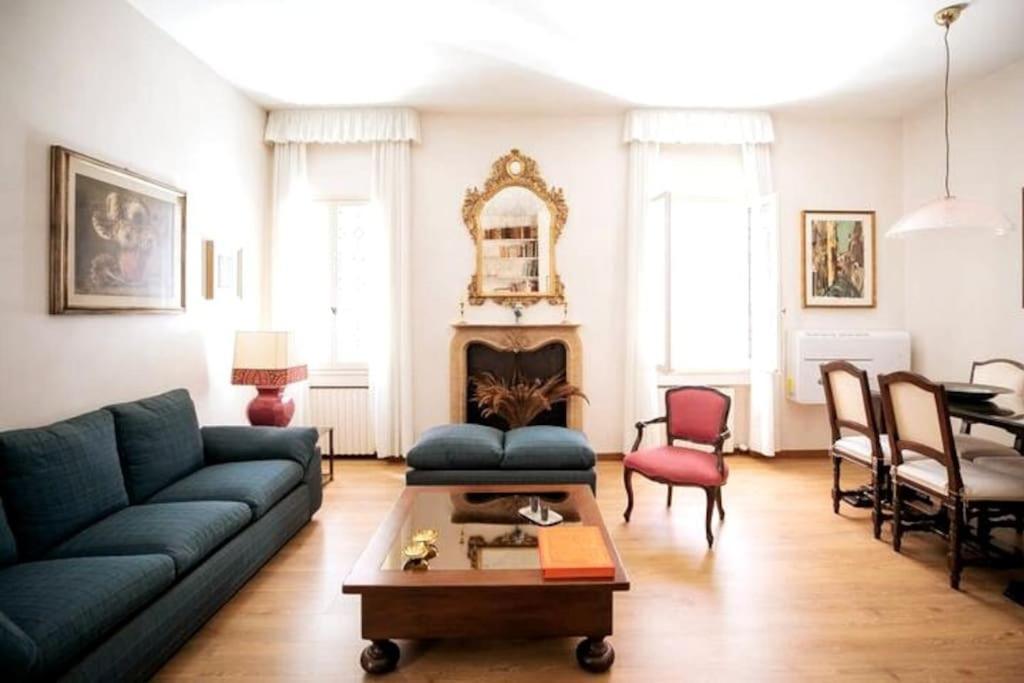 Classy Spacious Close To St.mark Square Apartment Venice
