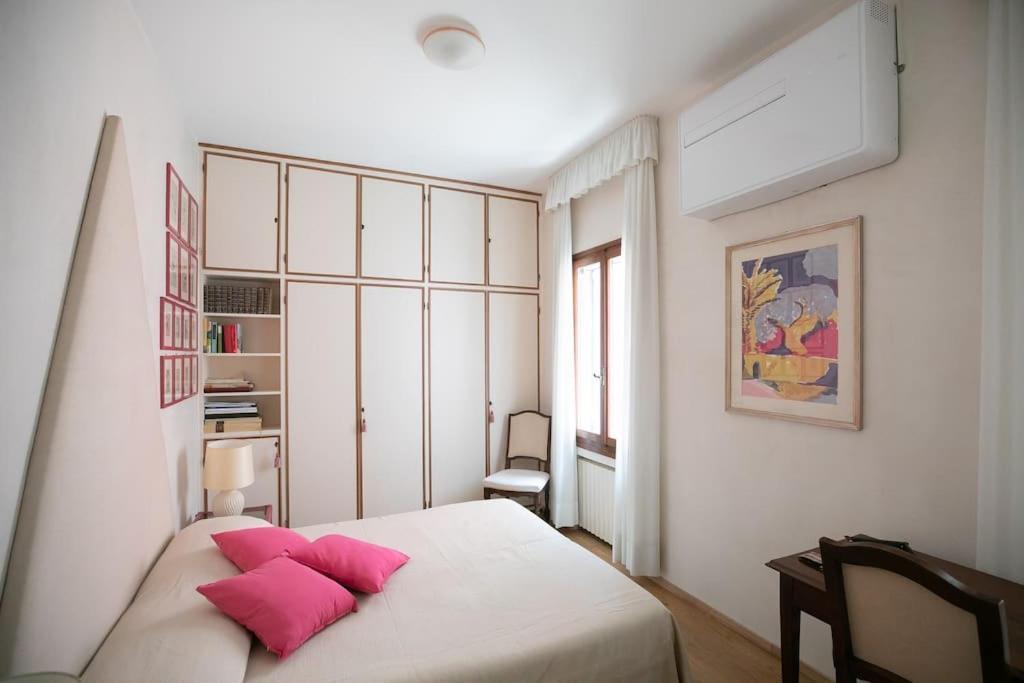 Apartment Classy Spacious Close To St.mark Square *