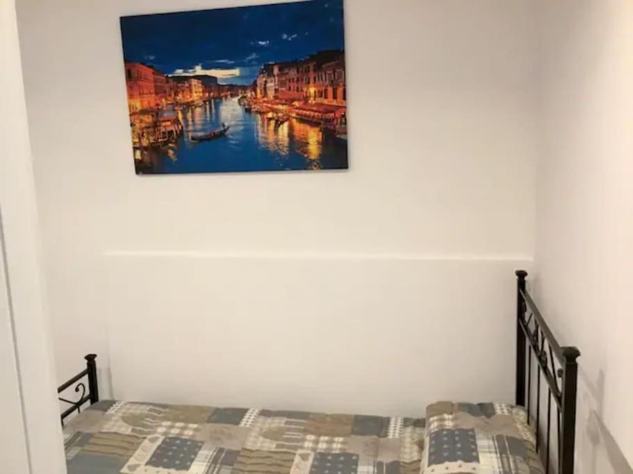 Close Guglie Bridge * Veneza