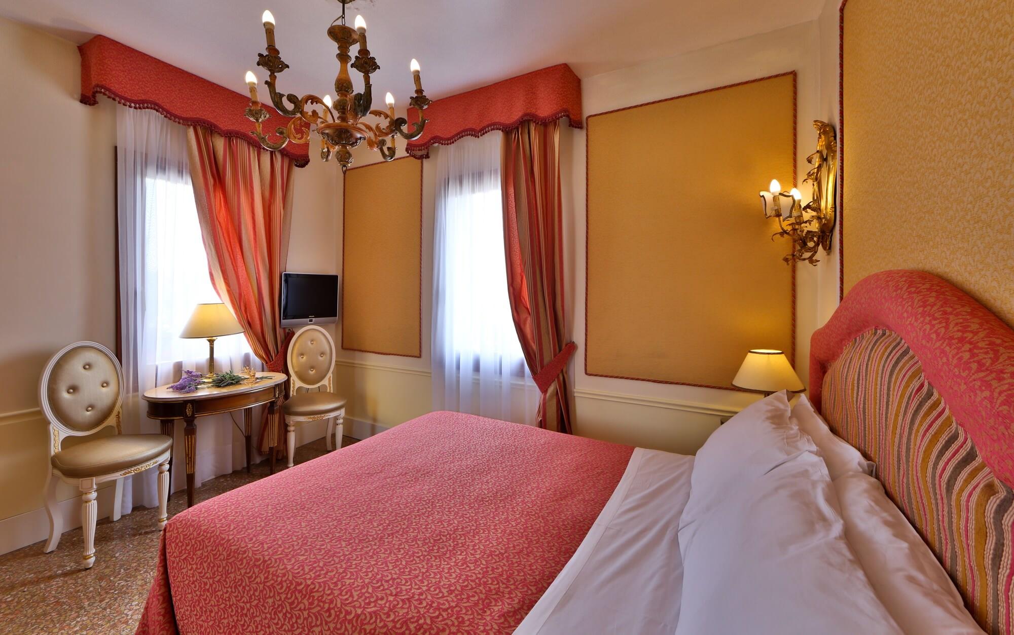 Arlecchino Hotel 3*
