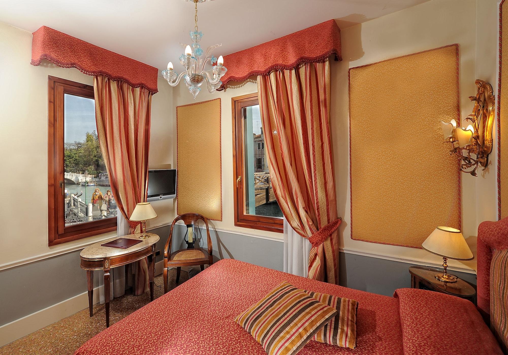Arlecchino Hotel 3*