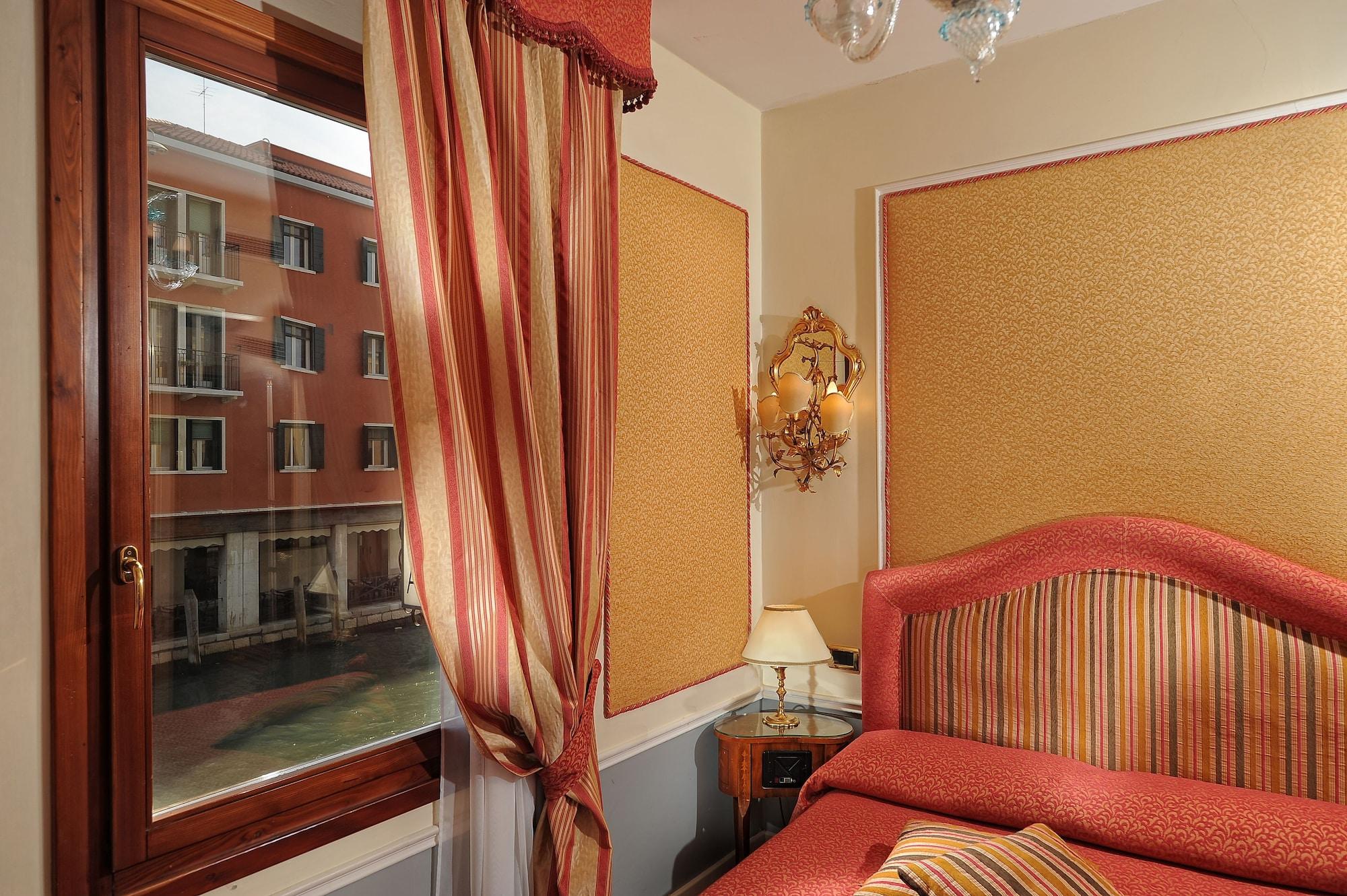 Arlecchino Hotel 3*