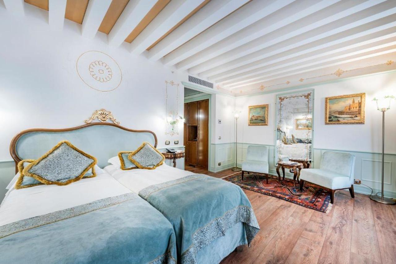 Monaco & Grand Canal Hotel 4*