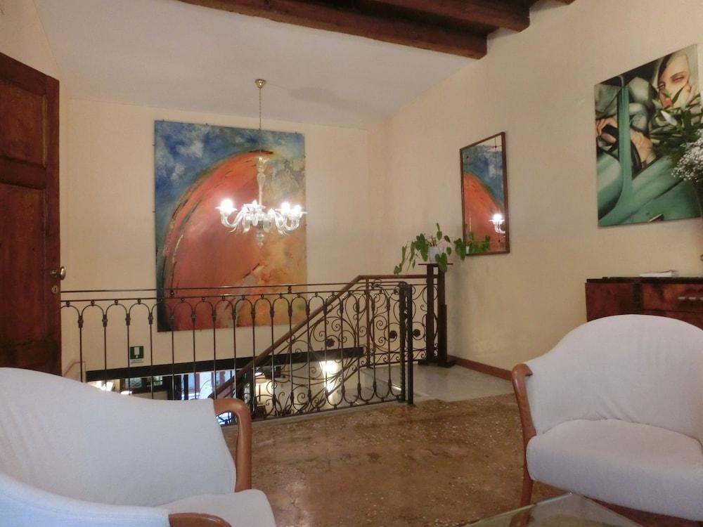 Art Deco Affittacamere 3*