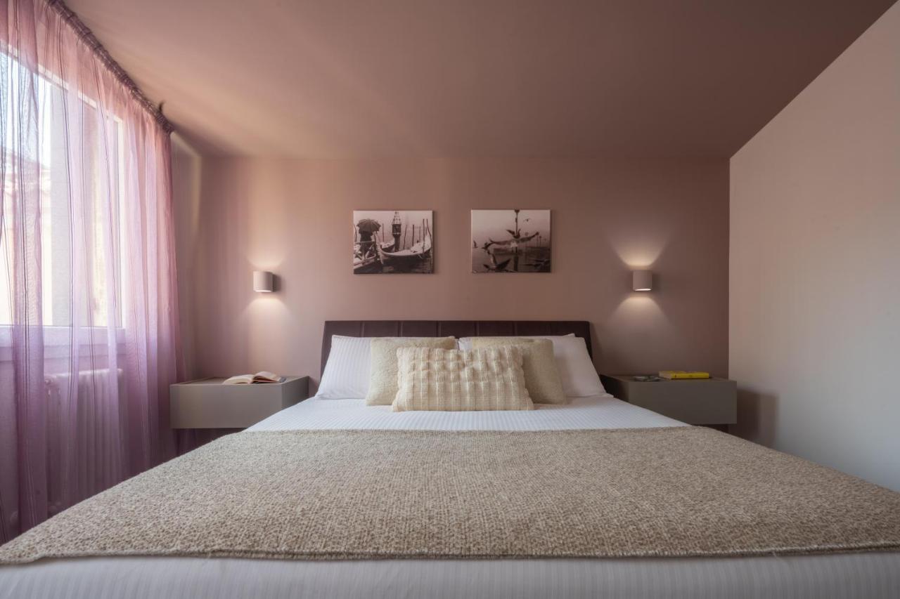 Apartment Sant'aponal Cozy With Balcony R&r *