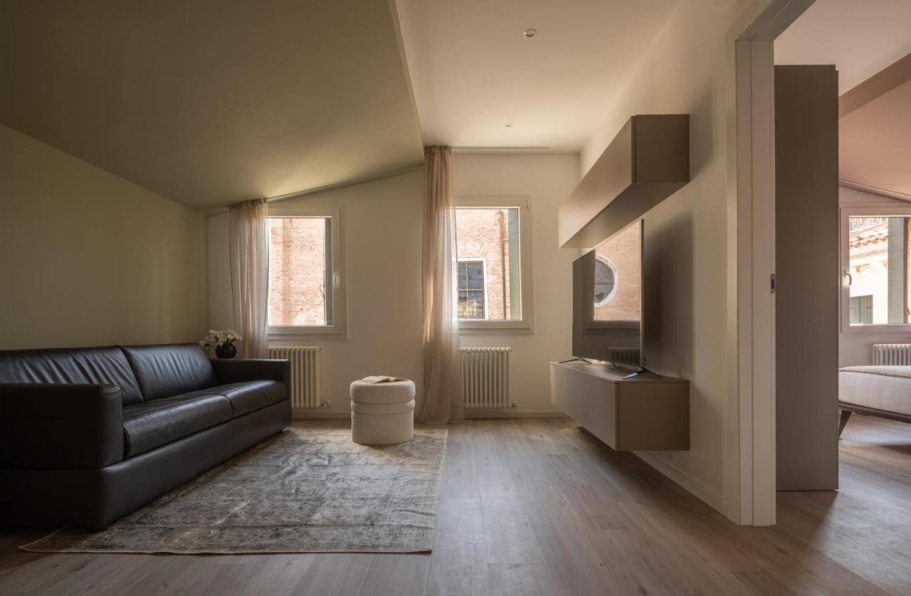 Apartment Sant'aponal Cozy With Balcony R&r