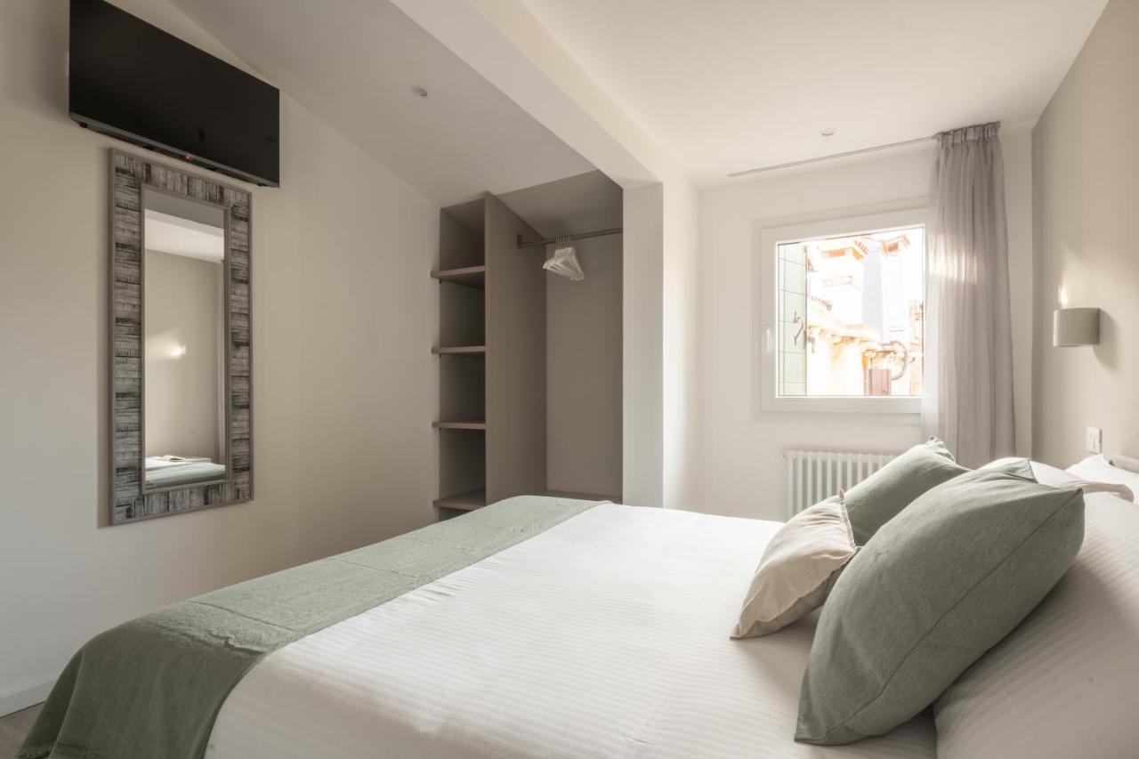 Apartment Sant'aponal Cozy With Balcony R&r *